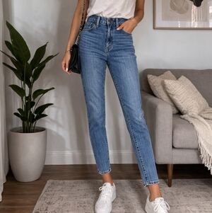 Levi’s High Waisted Mom Jeans Size 25 Classic Blue 11” Rise 27” Inseam